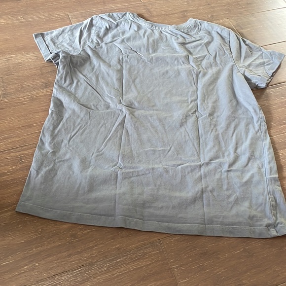 *lighgly worn* like new t-shirt great for over swimsuits or for a sleeping shirt - Picture 4 of 4